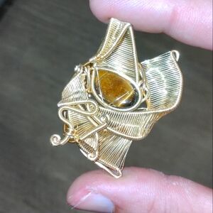 Tiger eye wire wrap